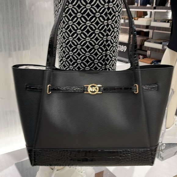 MICHAEL KORS
Reed Lg Lthr Belted Satchel Shoulder Handbag 
Black Crocodile 
NWT - Picture 9 of 16